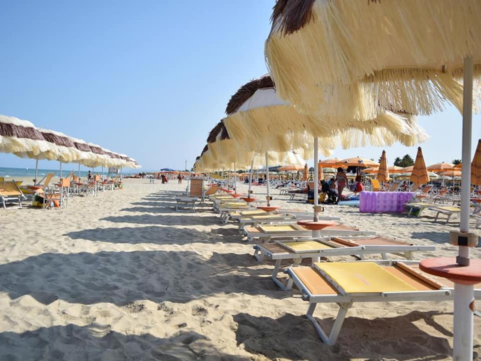 Ristorante Hotel Lucia - 100 Mt Dal Mare Giulianova Buitenkant foto
