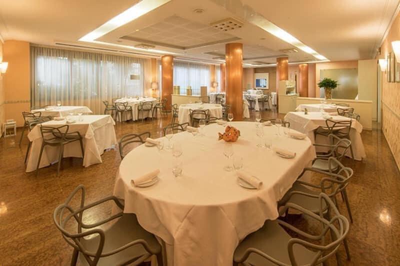 Ristorante Hotel Lucia - 100 Mt Dal Mare Giulianova Buitenkant foto